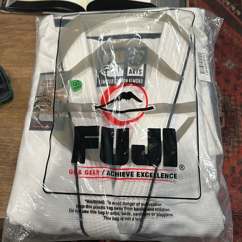 NEW Fuji Women’s W2 w/big patch, tags and in bag. Sizing chart also in photos.